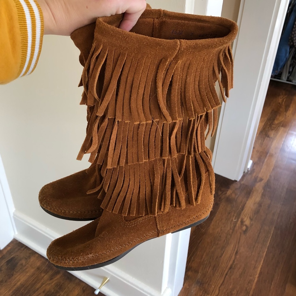 Minnetonka tan boots size 7